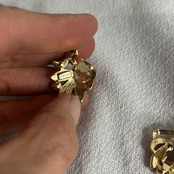 Vintage Trifari gold tone clasp earrings. - Picture 3 of 5